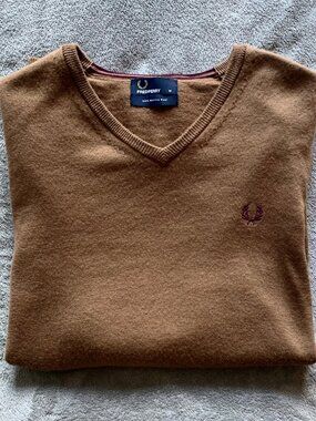 Fred Perry Merino Wool V-Neck Sweater. Caramel/Purple Wreath. Medium.